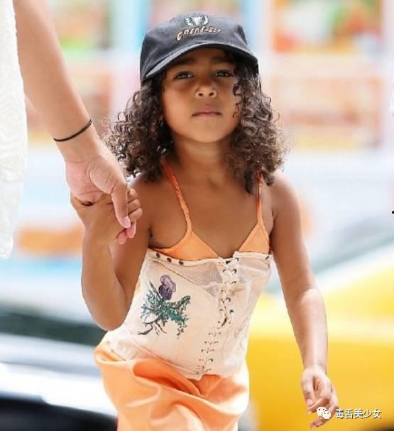 国产卡戴珊清晨一炮,引发网友热议 第2张 国产卡戴珊清晨一炮,引发网友热议 第2张